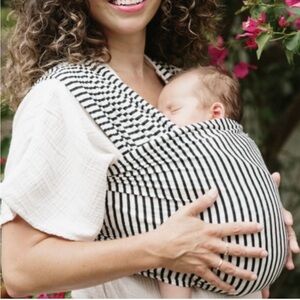 Solly Baby Black and White stripped wrap